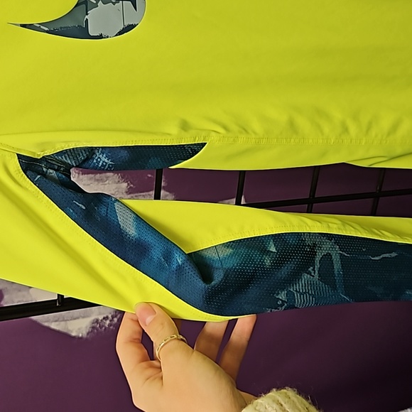 💙 boys long sleeve neon yellow shirt Nike Dri Fit L - Picture 2 of 3